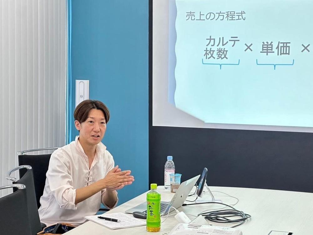 対話を重ねるカウンセリングの様子